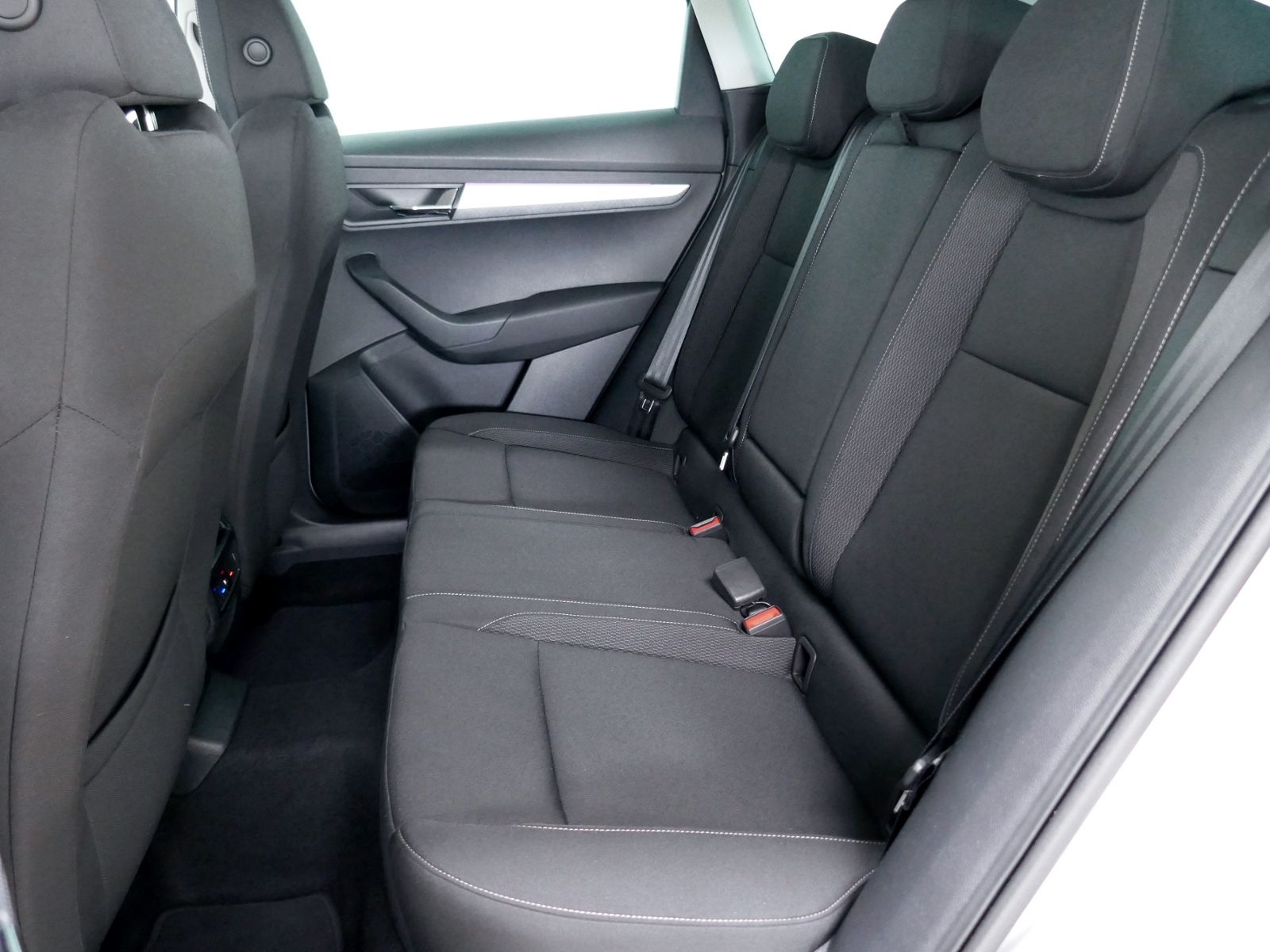 Fahrzeugabbildung SKODA Karoq Tour 4x4 2.0 TDI | LED AHK RFK ACC