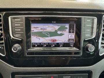 Volkswagen Golf *ACC*NAV*PDC*SitzHZ*2-ZONEN*ALCANTARA*AHK*