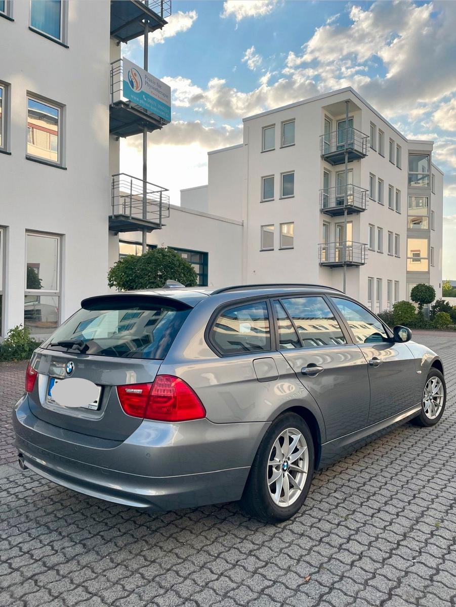 BMW 320 2011 — photo 5