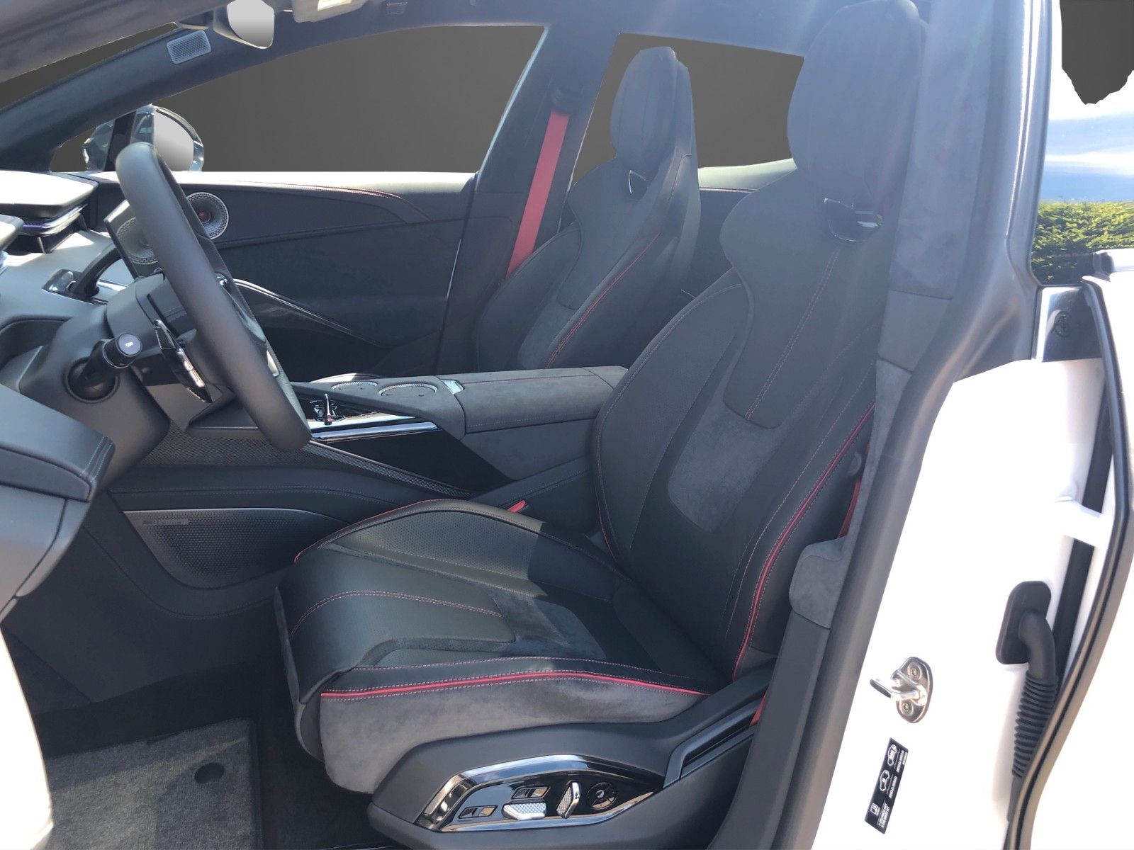 Fahrzeugabbildung Lotus Eletre 600 GT SE Vollleder schwarz