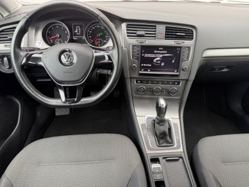 Volkswagen Golf - 10