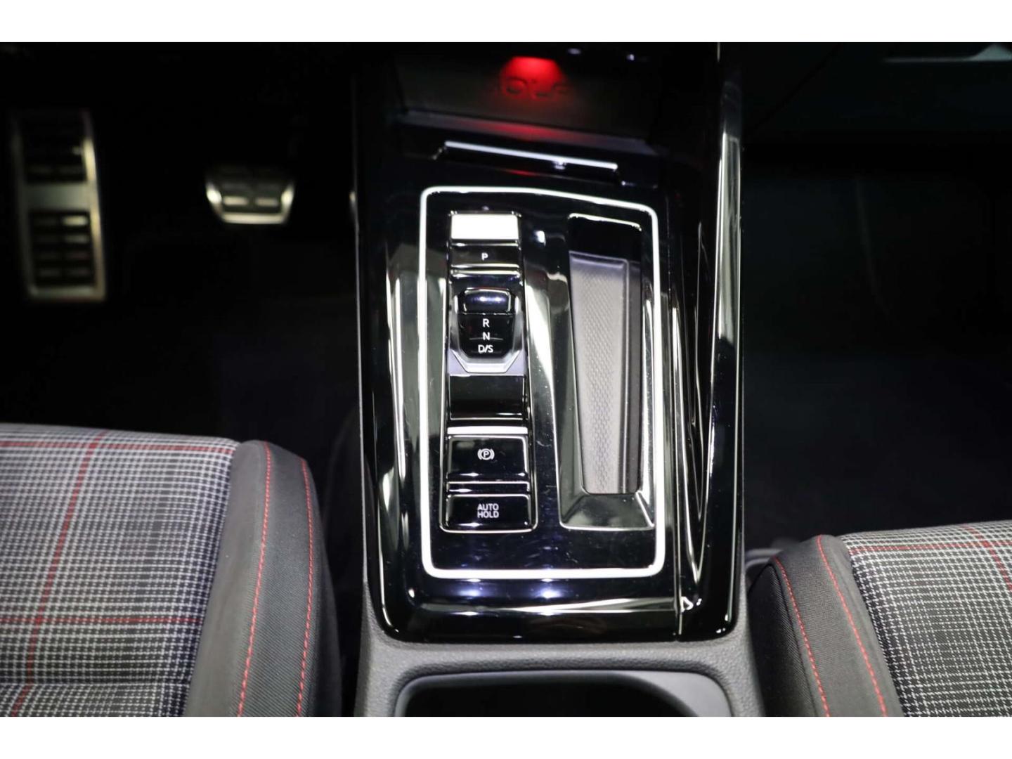 Volkswagen Golf GTI 2.0 TSI DSG AHK/Matrix/NAV/RFK/ACC/SH, миниатюра 13