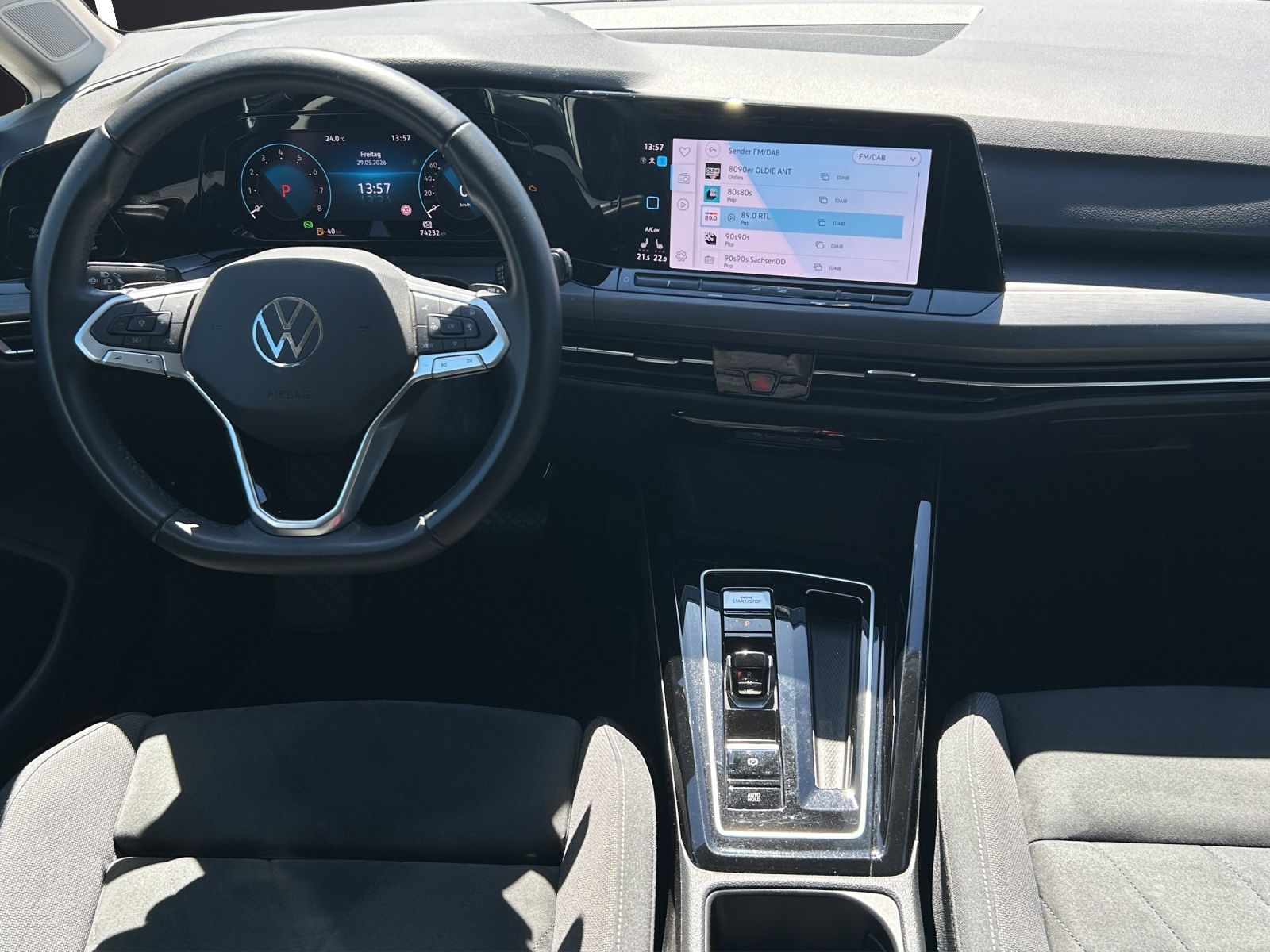 Fahrzeugabbildung Volkswagen Golf VIII Variant eTSI  Style DSG Matrix AHK Nav