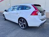 Volvo V60 D3 R-Design Aut. - TÜV+REIFEN+ZR+TURBO+NEU - Volvo: Turbo