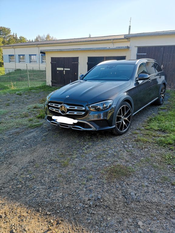 Image of Mercedes-Benz E 220