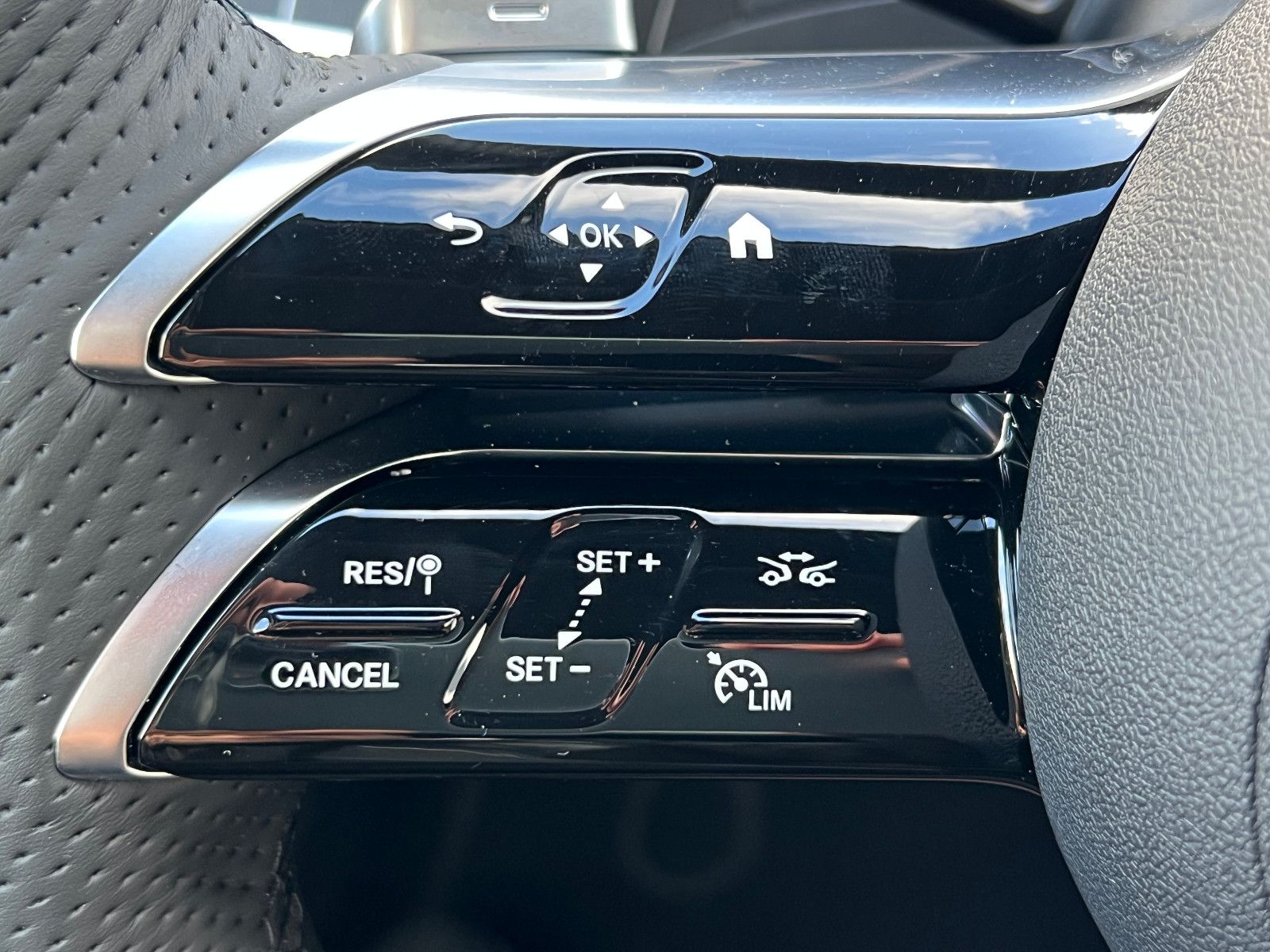 Fahrzeugabbildung Mercedes-Benz CLE 200 AMG LINE PREMIUM PANORAMA SITZKLIMA