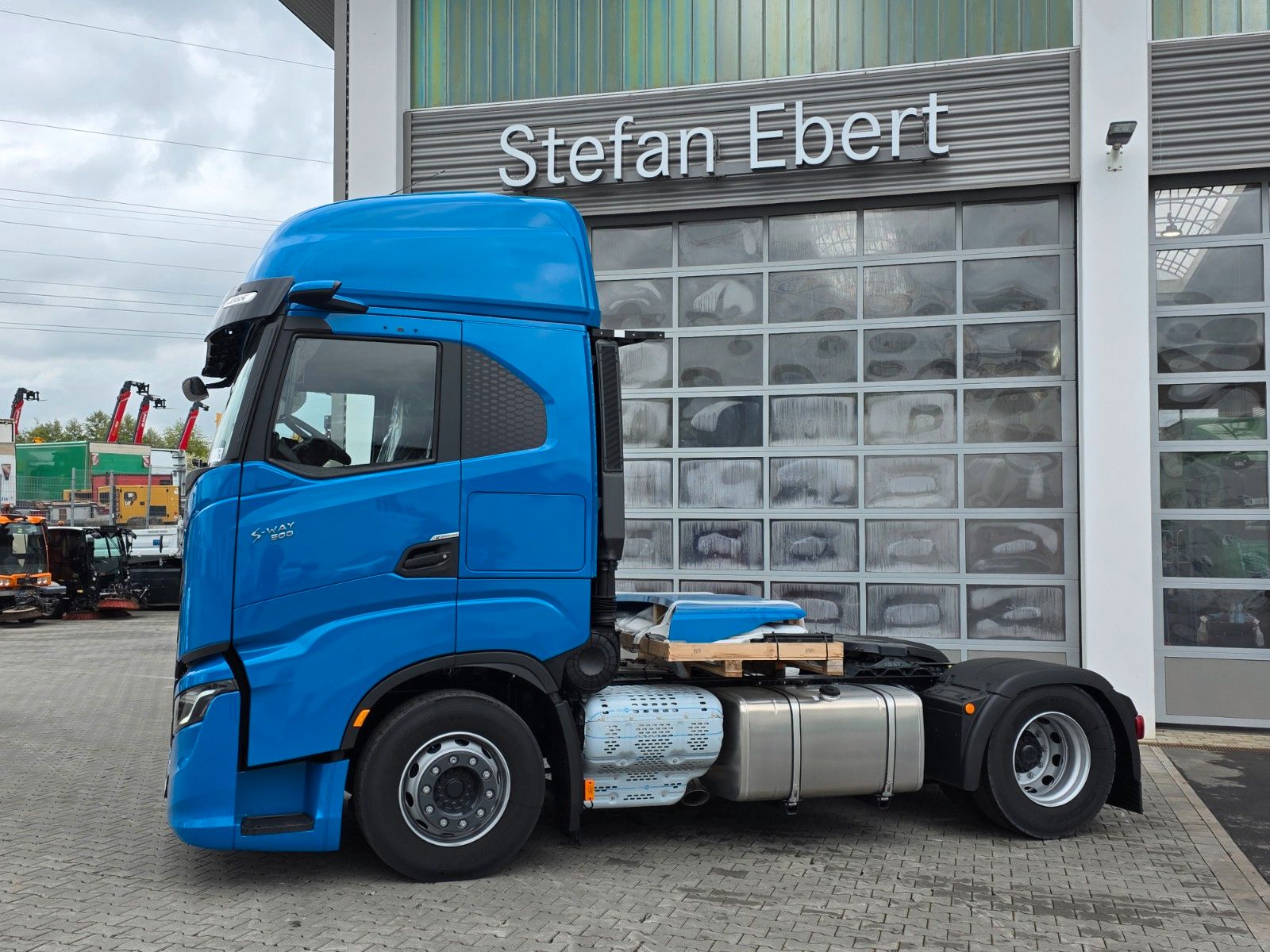 Fahrzeugabbildung Iveco S-Way AS440S50T/P LED Standklima 2 Stück