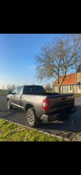 Toyota Tundra - graue Toyota Tundra