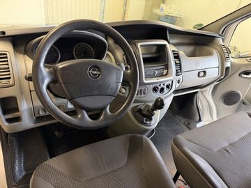 Opel Vivaro - 10