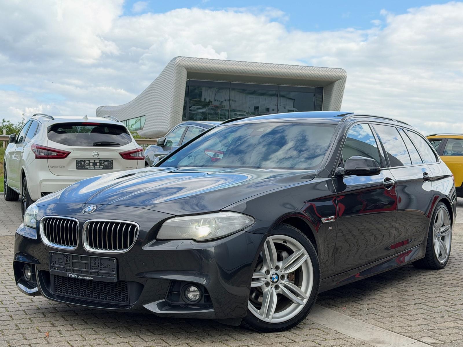 BMW 530 d xDrive/M-Paket/Leder/Pano/Navi/TÜV neu