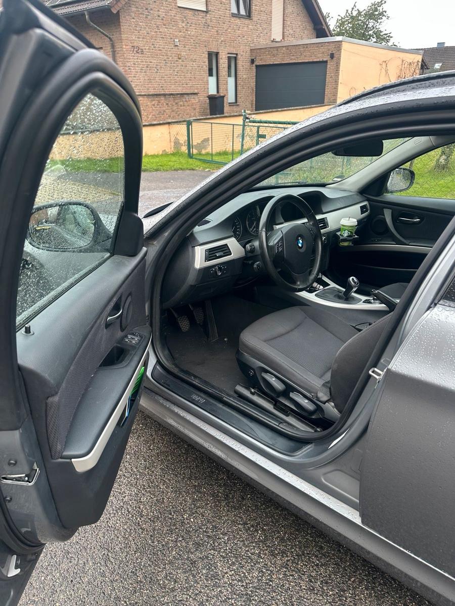 BMW 318 2012 — photo 12