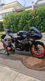 Suzuki GSX-R 125, Schwarz/Rot - SUZUKI R 125 GSX
