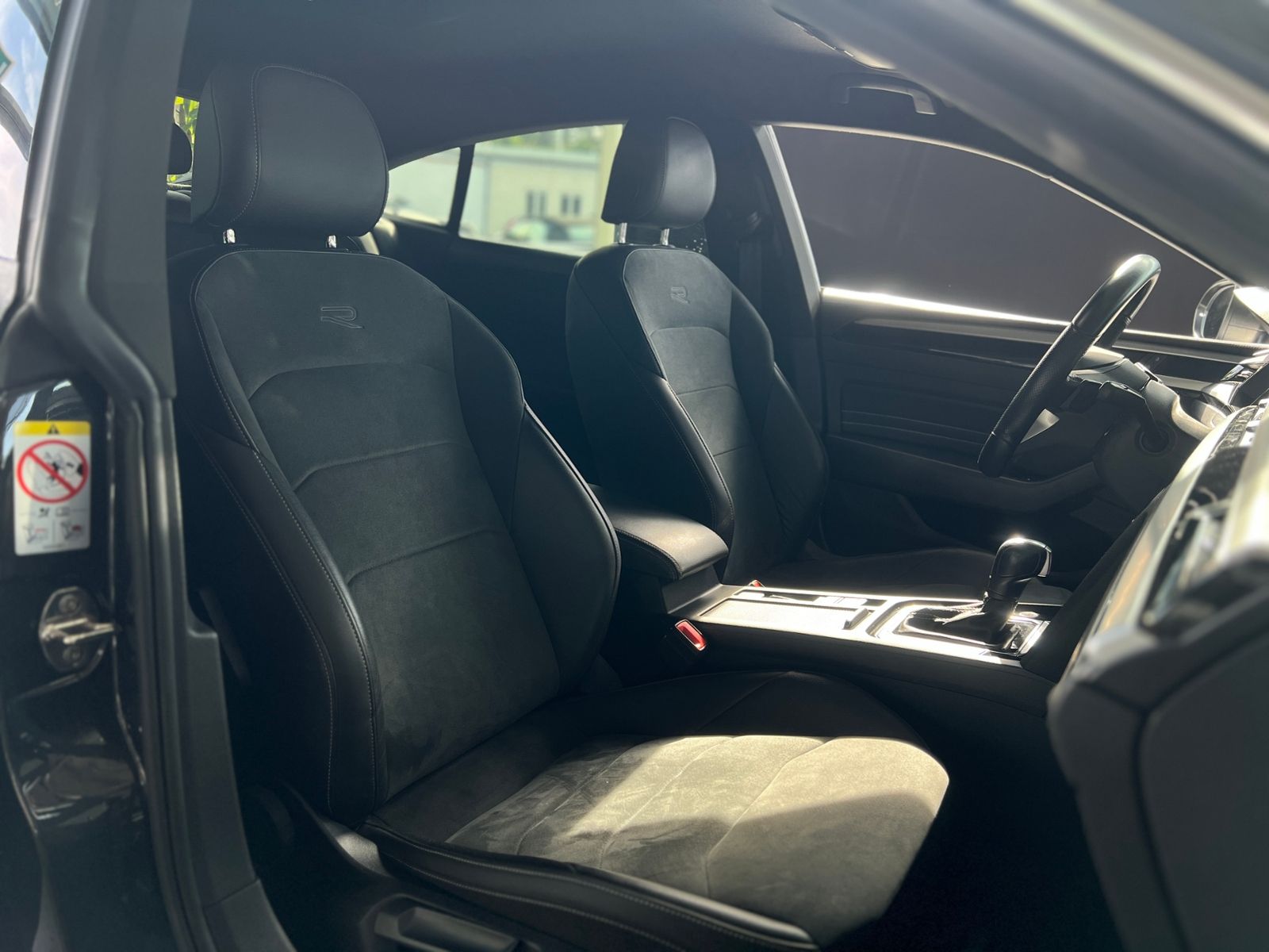 Fahrzeugabbildung Volkswagen Arteon R-Line Massage SHZ NAVI Full Link
