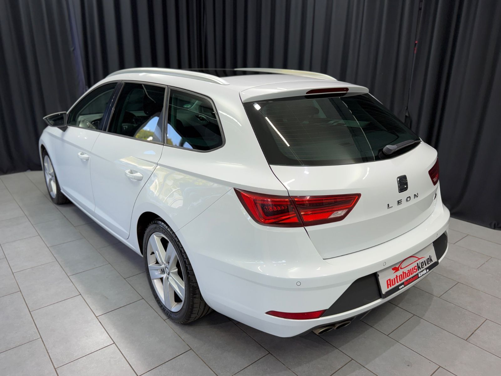 Fahrzeugabbildung SEAT Leon ST FR |RF-CAM|2.HAND