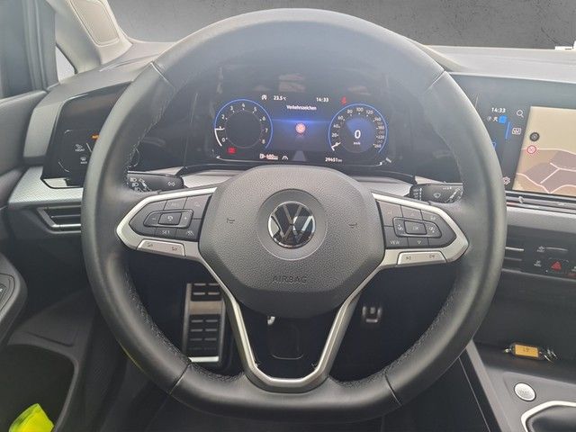 Fahrzeugabbildung Volkswagen Golf VIII TSI Active 5J-Gar Matrix AHK Navi Pano