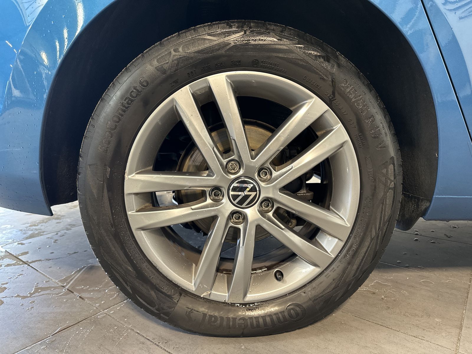 Fahrzeugabbildung Volkswagen Touran 1.5 TSI DSG 7-Sitzer HL NAV+LED+AHK+PANO