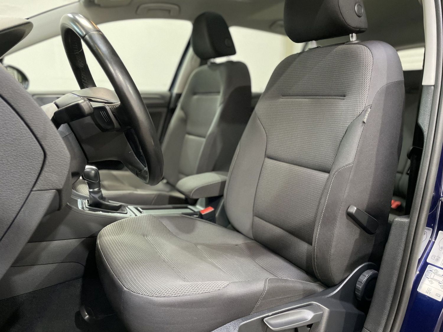 Fahrzeugabbildung Volkswagen Golf 1.6 TDI Comfortline DSG#LED#Pano#ACC#AHK