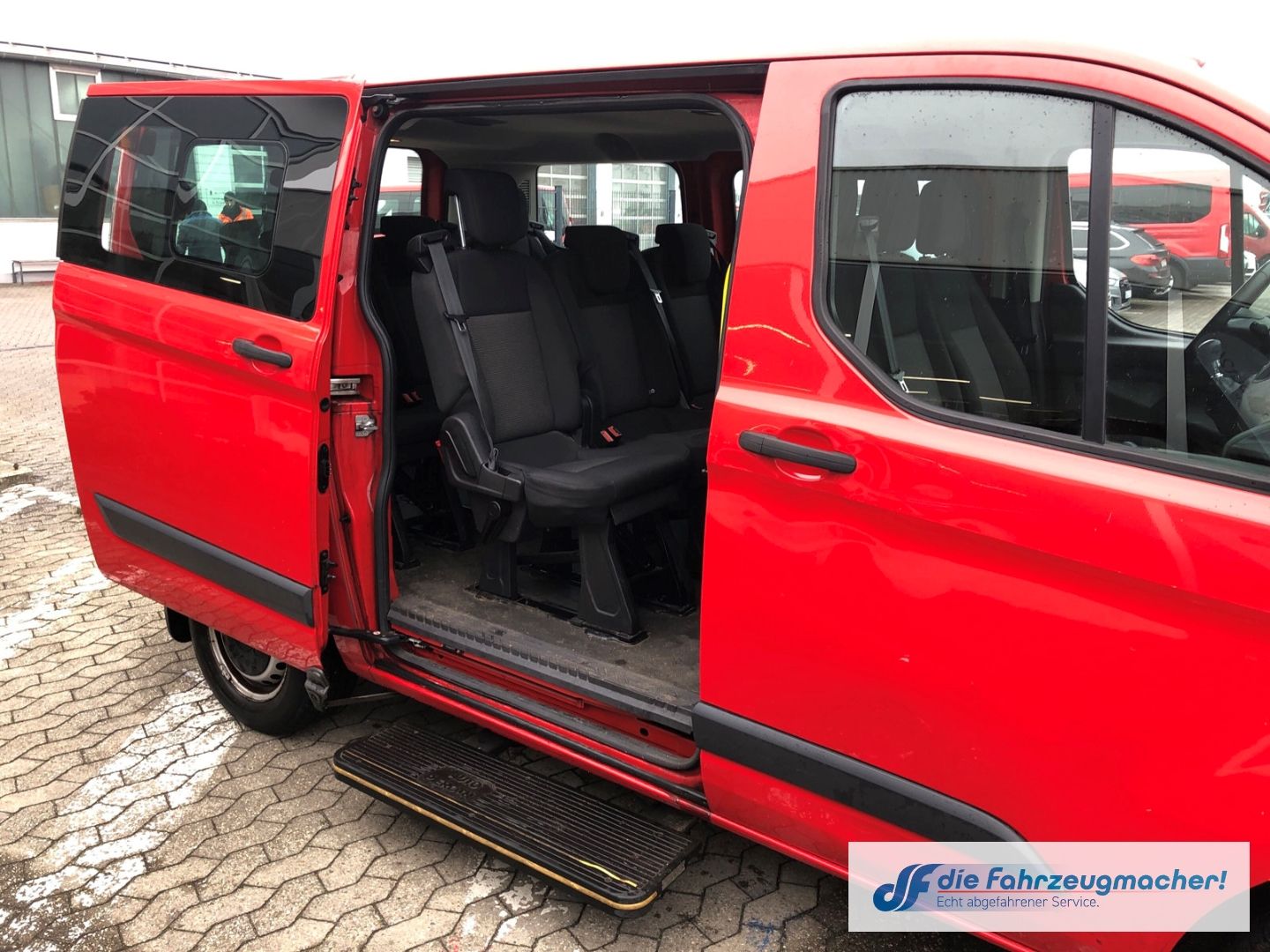 Fahrzeugabbildung Ford Transit Custom Kombi 300 L1 2.2 TDCi *1630 *EXPO