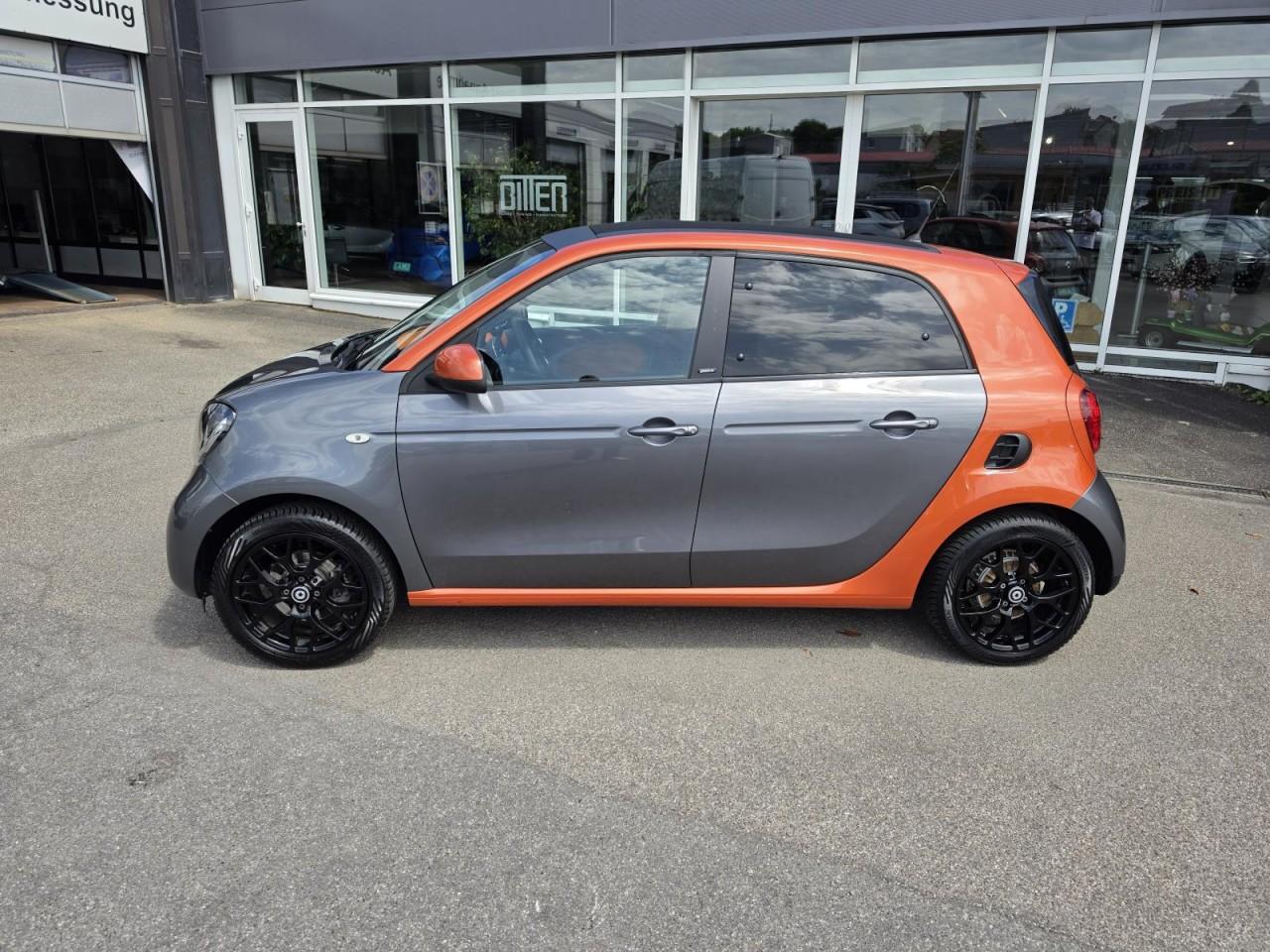 Smart forfour edition #1 AT+NAV+RFK+PANP+SHZ+JBL+ACC