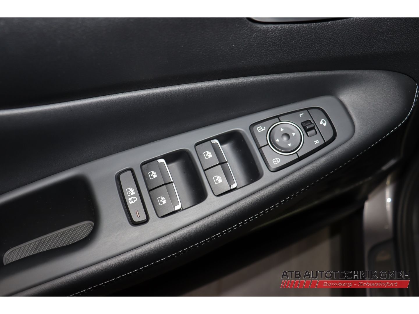 Fahrzeugabbildung Hyundai SANTA FE 1.6l Hybrid 2WD Trend Komfort + Navi-Pa