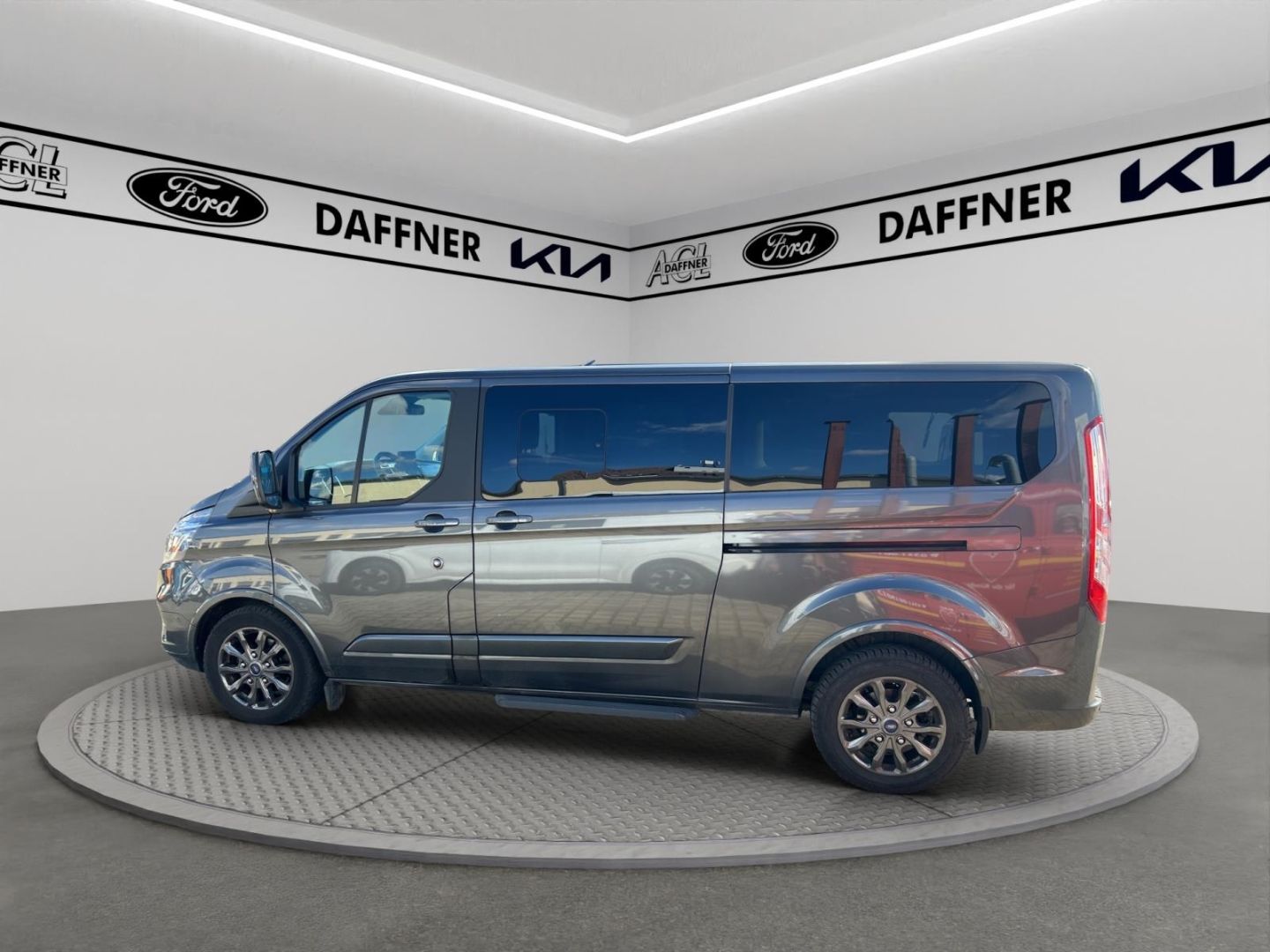 Fahrzeugabbildung Ford Tourneo Custom Kombi 320 L2 Titanium X