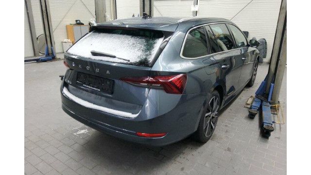 Skoda Octavia Combi 2.0 TDI DSG Style Navi Head-Up Dis imagem 3