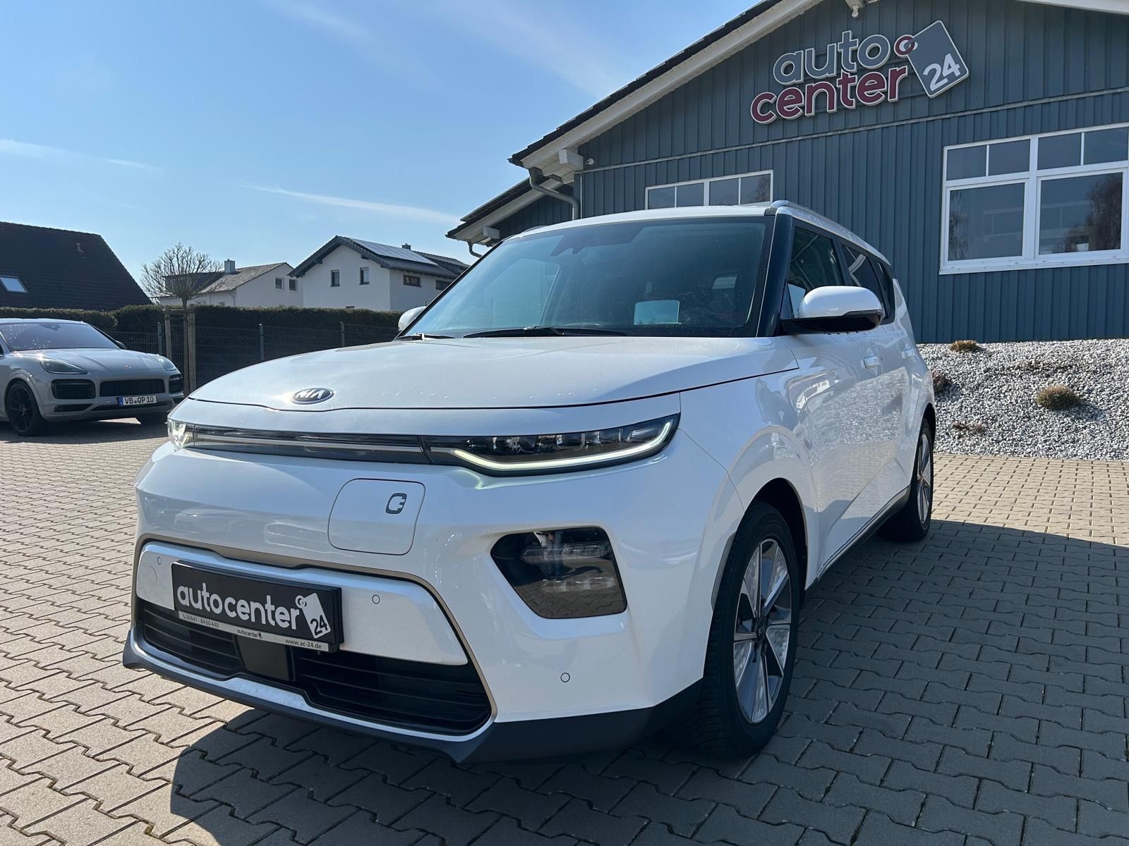 Fahrzeugabbildung Kia e-Soul°64 kWh°CCS°3 Phasen°1.Hand°Kamera°HeadUp°
