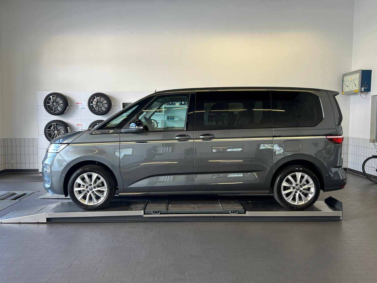 Fahrzeugabbildung Volkswagen T7 Multivan Style 2.0 TDI DSG *AHK, IQ.Light, Pa