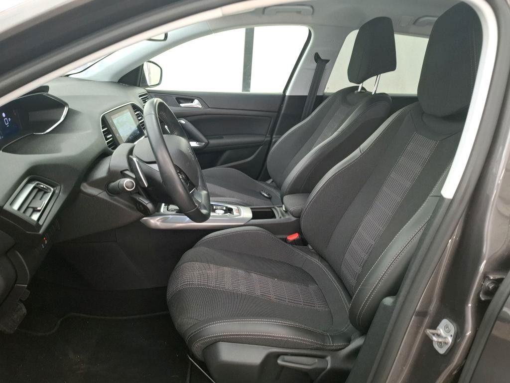 Fahrzeugabbildung Peugeot 308 SW Allure 1.2T LED/NAVI/PDC/ALU/BLIS/VIRTUAL