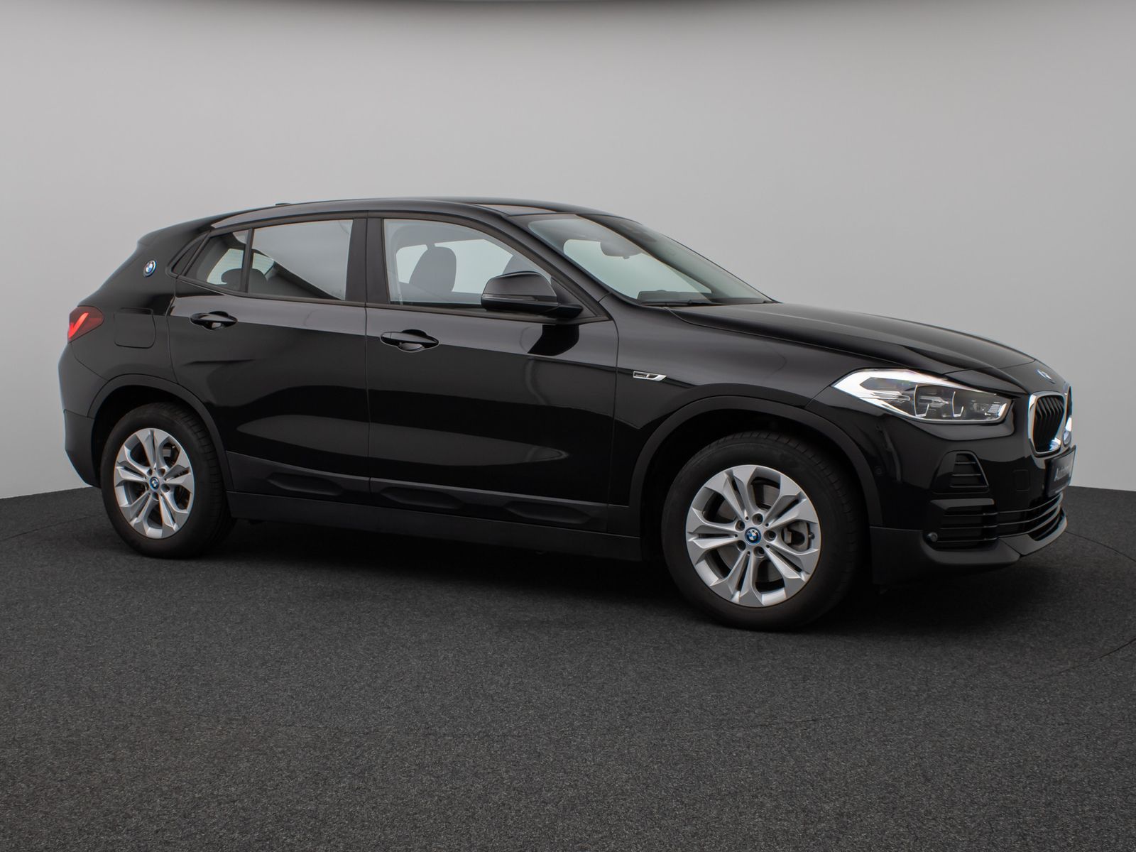 Fahrzeugabbildung BMW X2 xD25e HUD DAB H/K Navi+ Parkassist Alarm LED