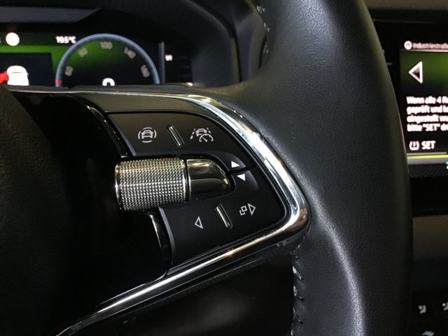 Fahrzeugabbildung Skoda Karoq Style 1.5 TSI DSG/Navi/ACC/Kamera/LED/SHZ