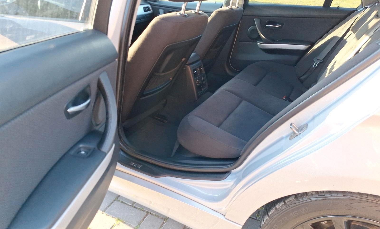 BMW 318 2010 — photo 8
