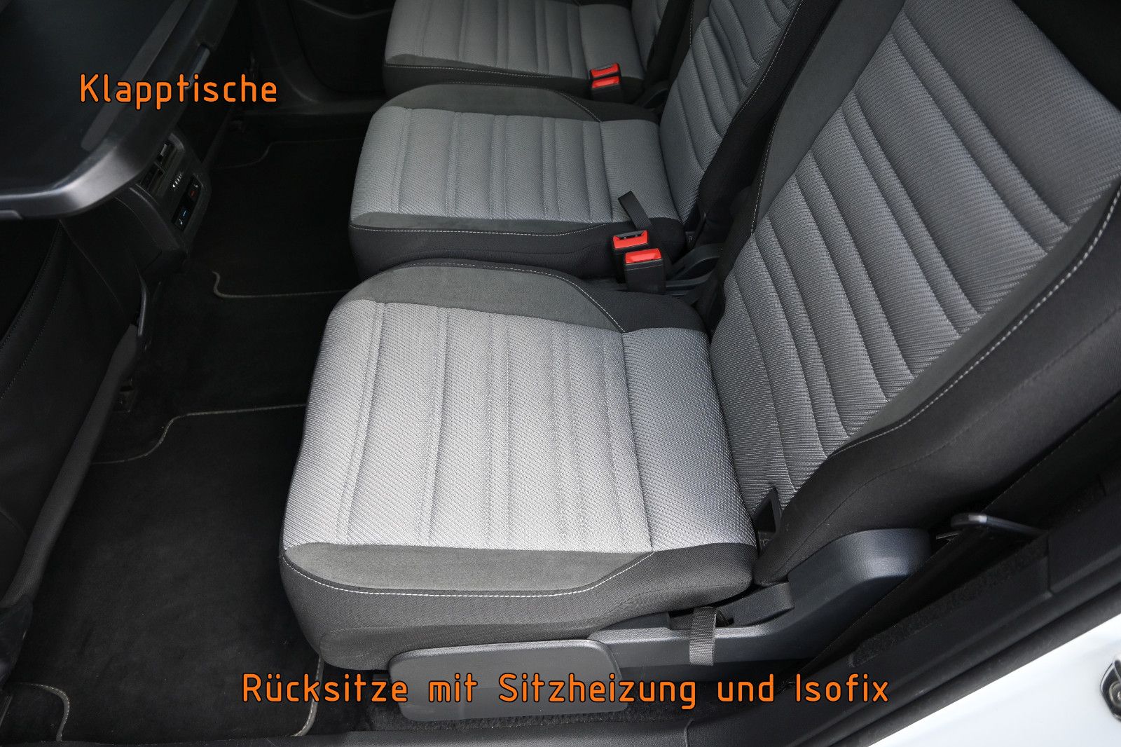 Fahrzeugabbildung Volkswagen Touran 2.0 TDI DSG R-Line °ACC°AHK°PANORAMA°KAM°