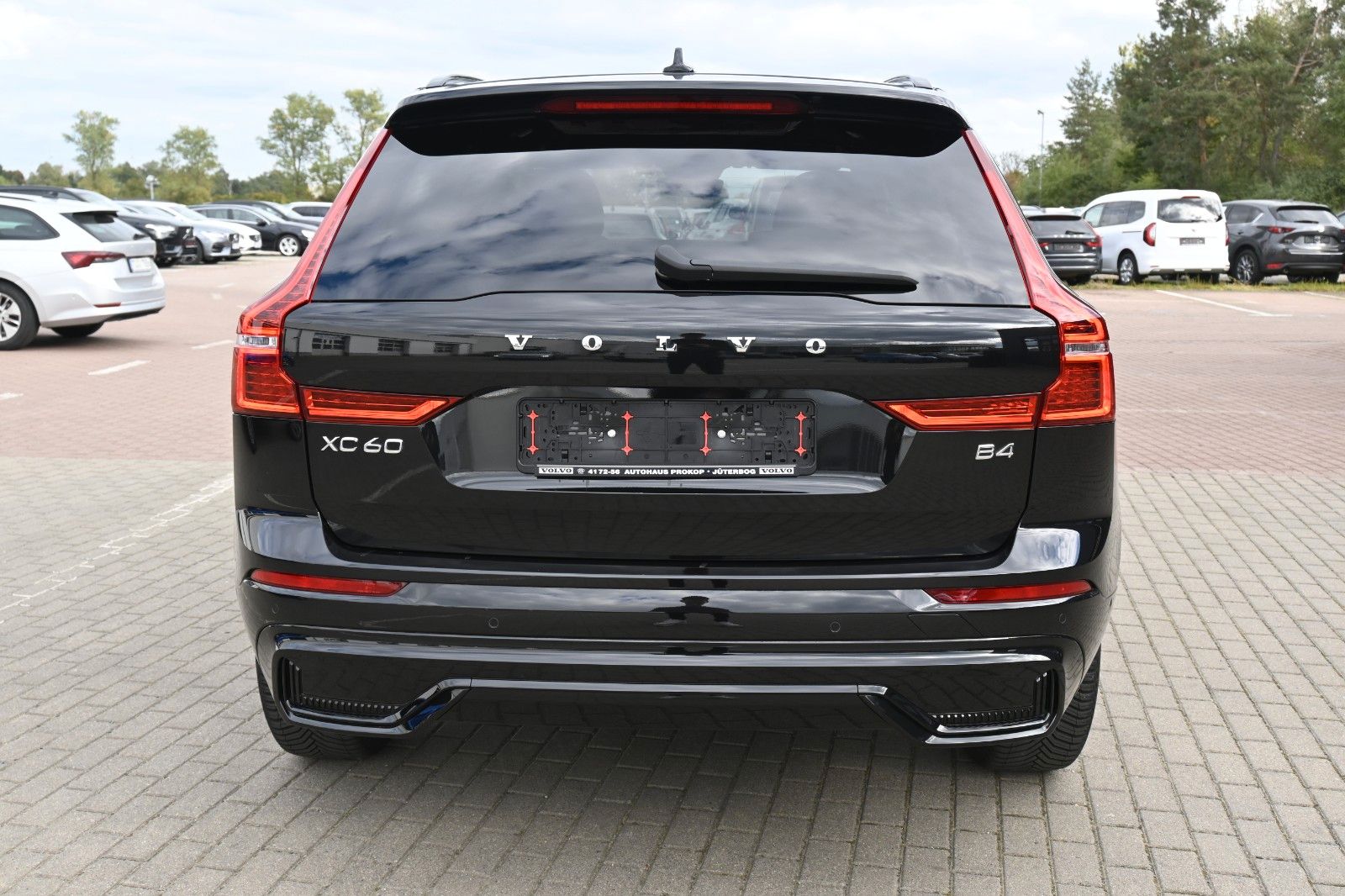 Fahrzeugabbildung Volvo XC60 B4 D Plus Dark*STDHZG*PANO*360°*ACC