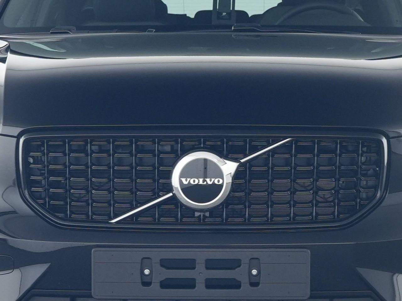 Fahrzeugabbildung Volvo XC40 Plus Dark 2WD