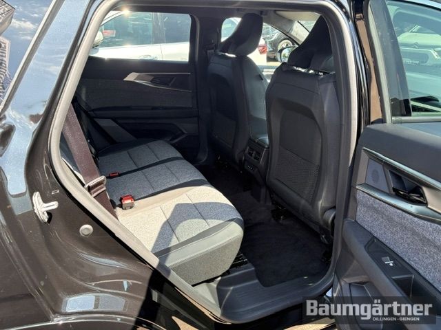 Fahrzeugabbildung Renault Espace Techno E-Tech Hybrid 200 7-Sitzer/Kamera - mit KI generiert/bearbeitet