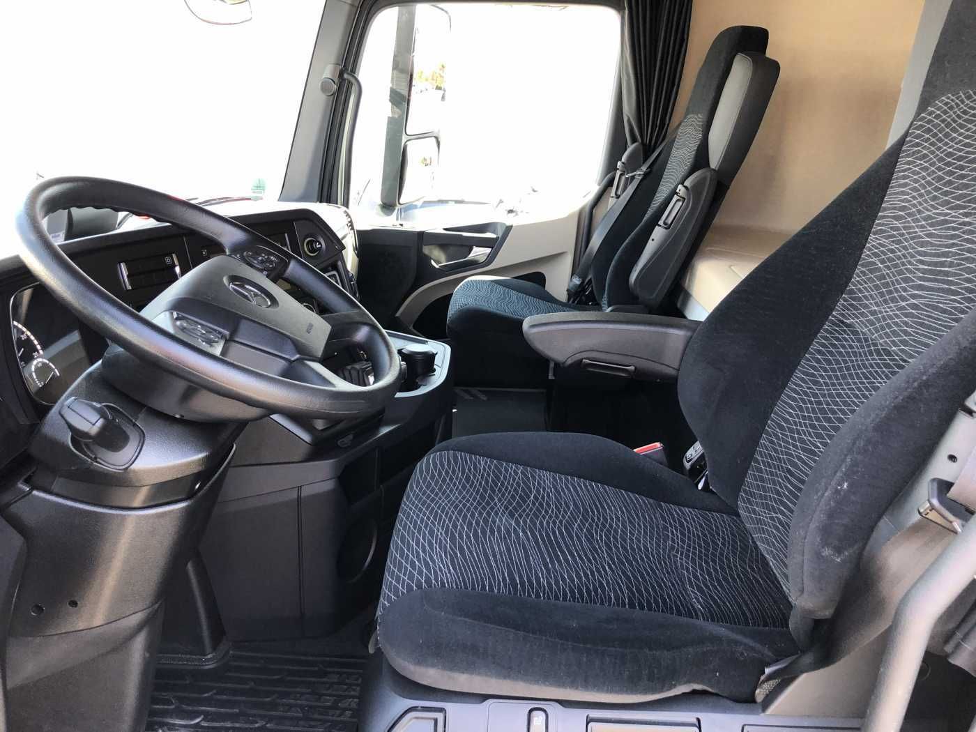 Fahrzeugabbildung Mercedes-Benz Actros 2745 L 6x2 Baustoffpritsche+Kran Retarder