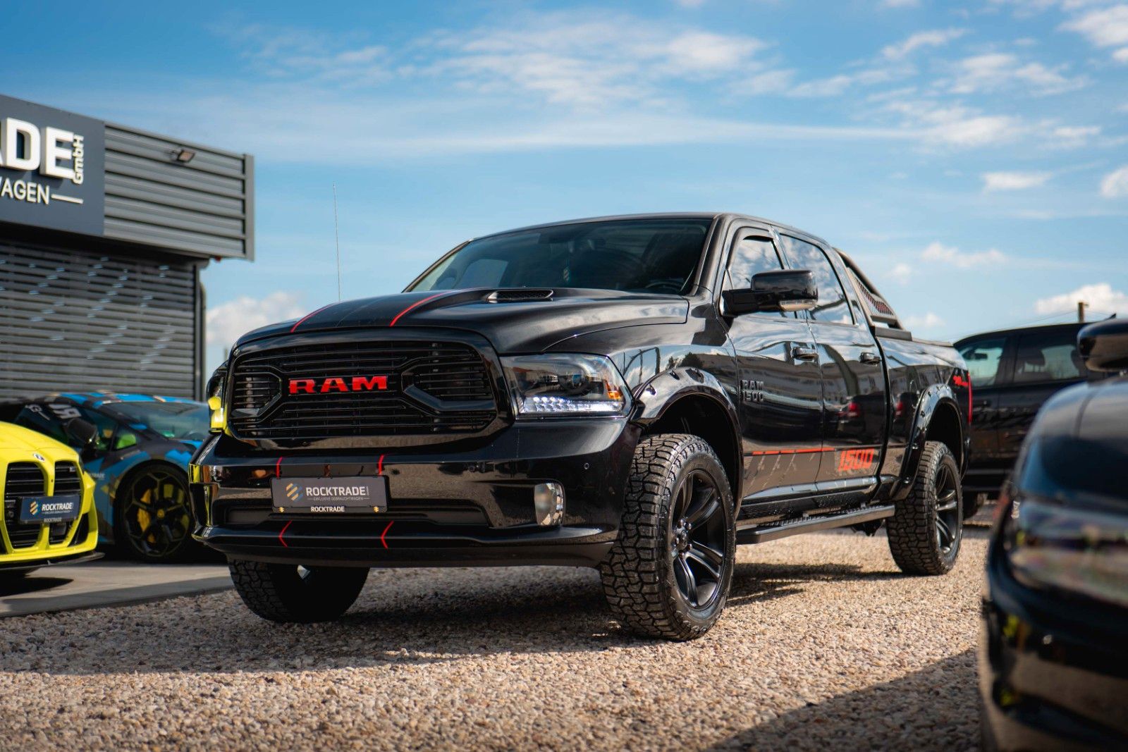 Fahrzeugabbildung Dodge RAM 5.7 V8 HEMI 4x4 OFFROAD Night-Paket LONGBED