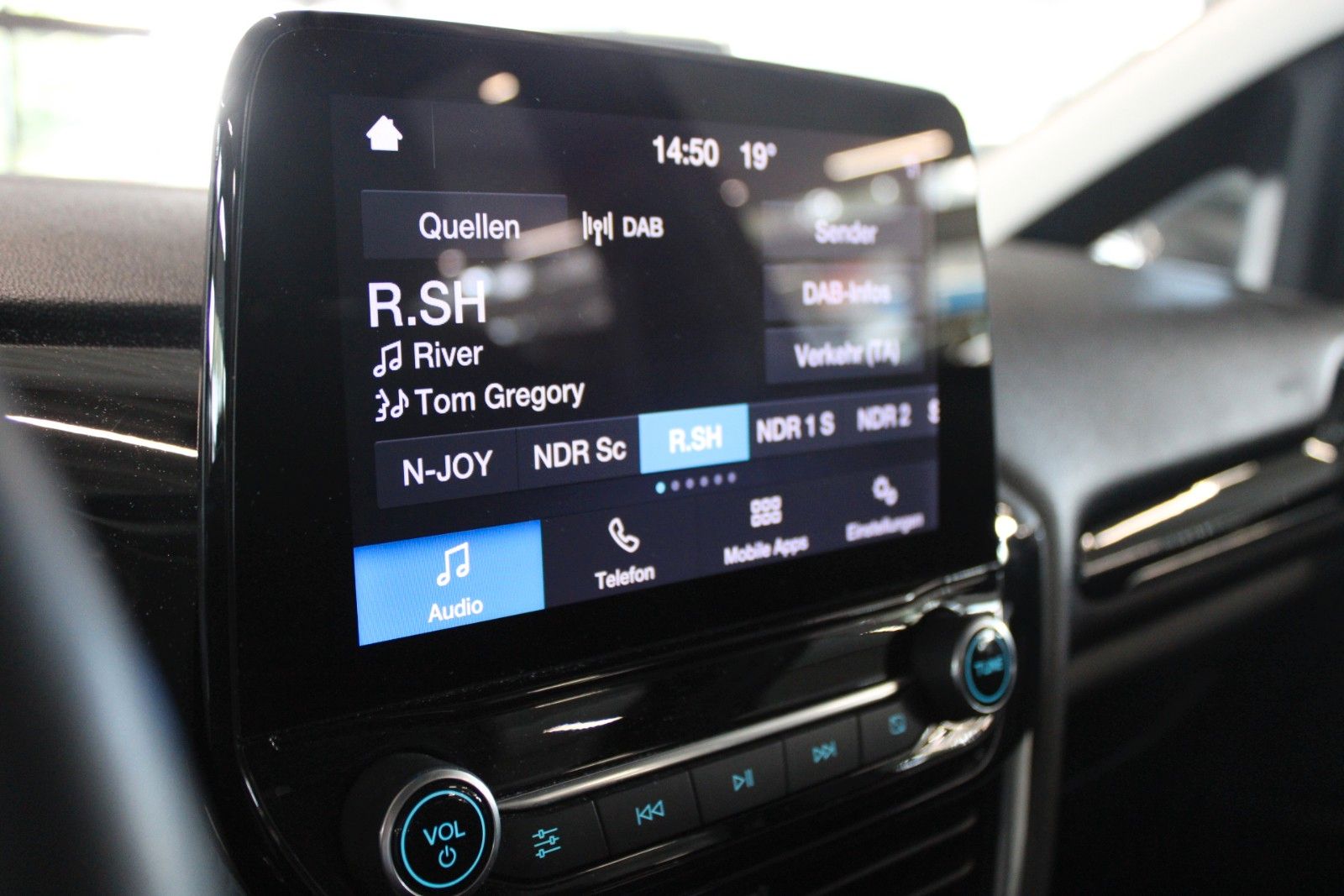 Fahrzeugabbildung Ford Fiesta Titanium LED KLIMA Allwetter PDC WinterP.