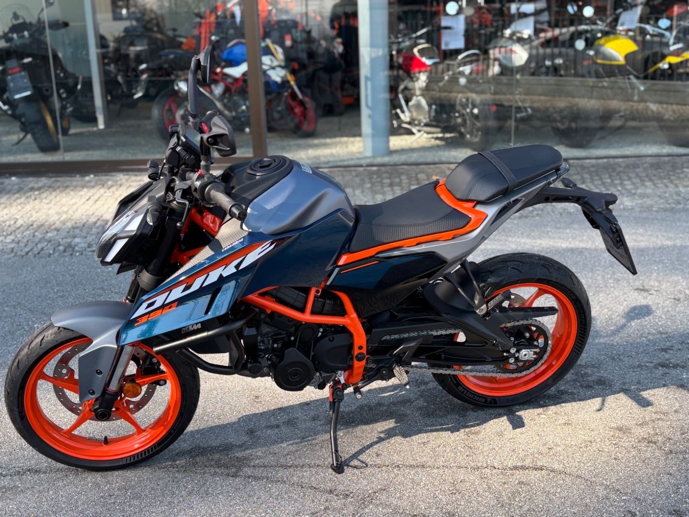 Fahrzeugabbildung KTM 390 Duke Modell 2025 Quickshifter+ mit Sturzbüge