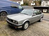 BMW E30 320i · 6-Zylinder · Limousine - BMW 320 aus 1987: 320i