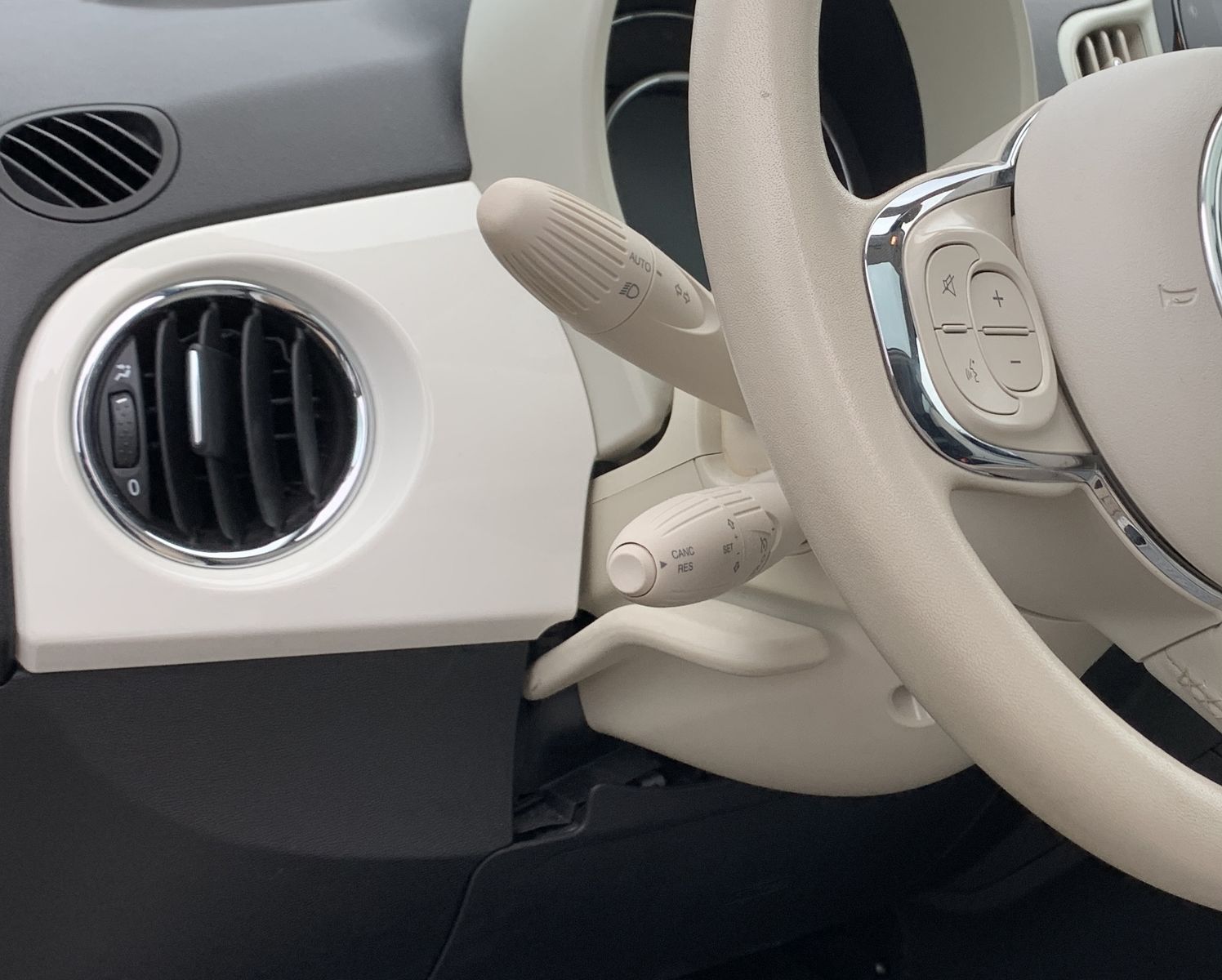 Fahrzeugabbildung Fiat 500 1.2*Collezione*CarPlay*PDC*Glasdach*Temp*