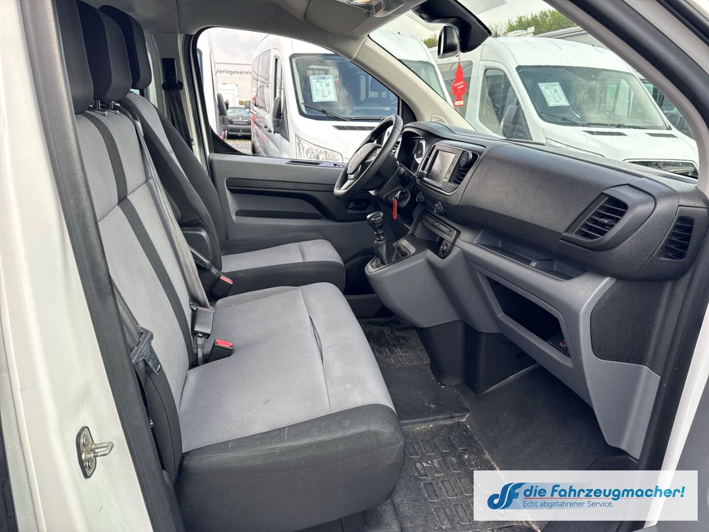 Fahrzeugabbildung Citroën Jumpy Kombi XL Navi Apple CarPlay Android *EXPOR