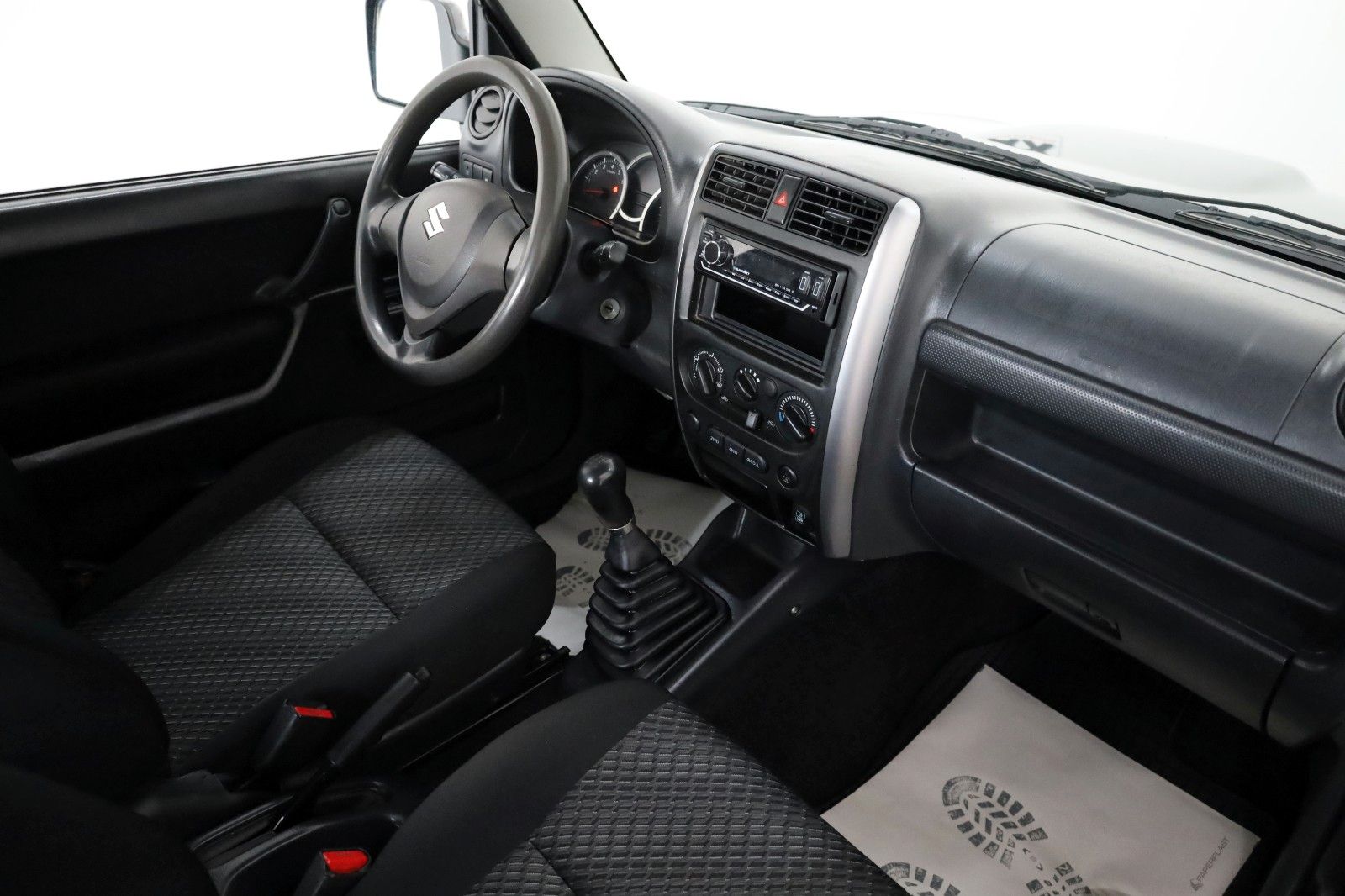 Fahrzeugabbildung Suzuki Jimny Club Modellpflege, 8 fach bereift,AHK