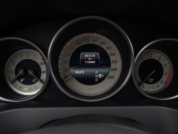 Fahrzeugabbildung Mercedes-Benz E 200 Cabrio LED Sitzhzg Navi PDC Tempomat Leder