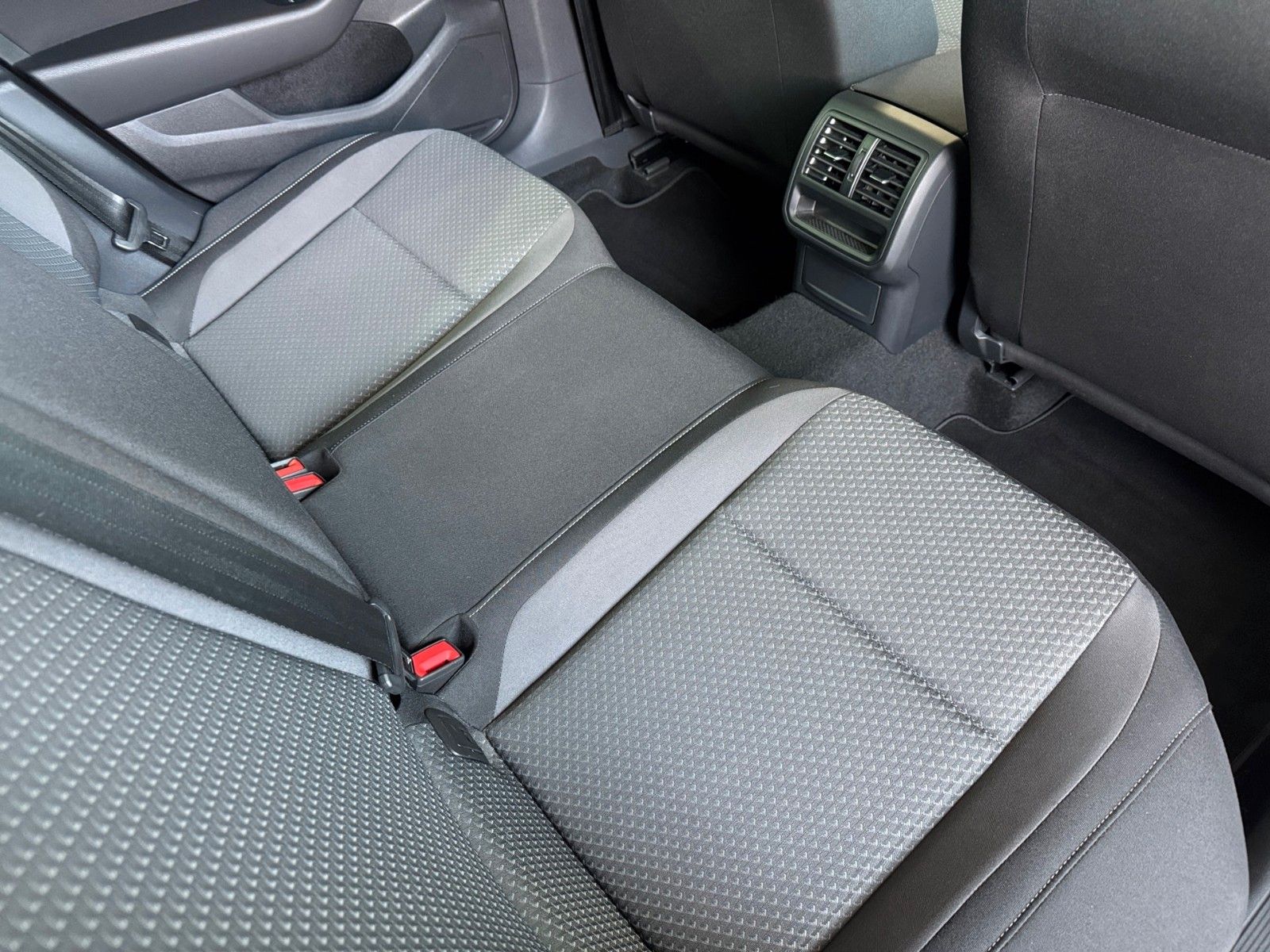 Fahrzeugabbildung Volkswagen Passat Variant 1.5 TSI