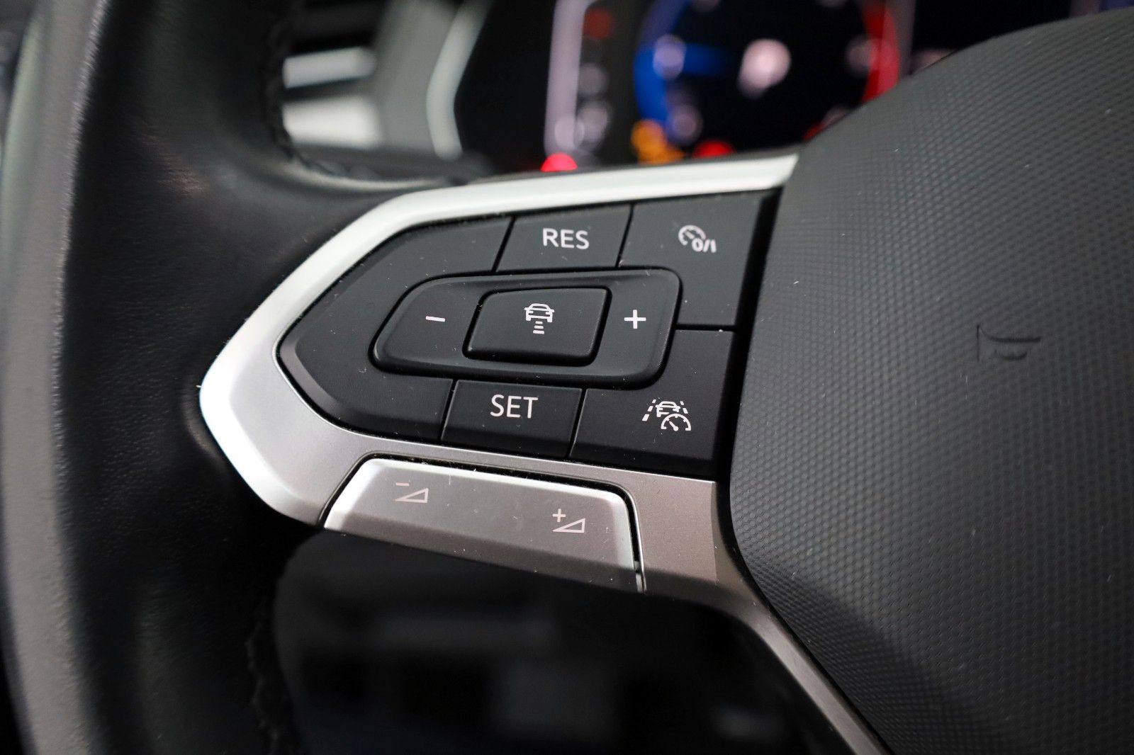 Fahrzeugabbildung Volkswagen Passat Variant DSG Navi,LED,ACC,SH,PDC.AHK,SR+WR