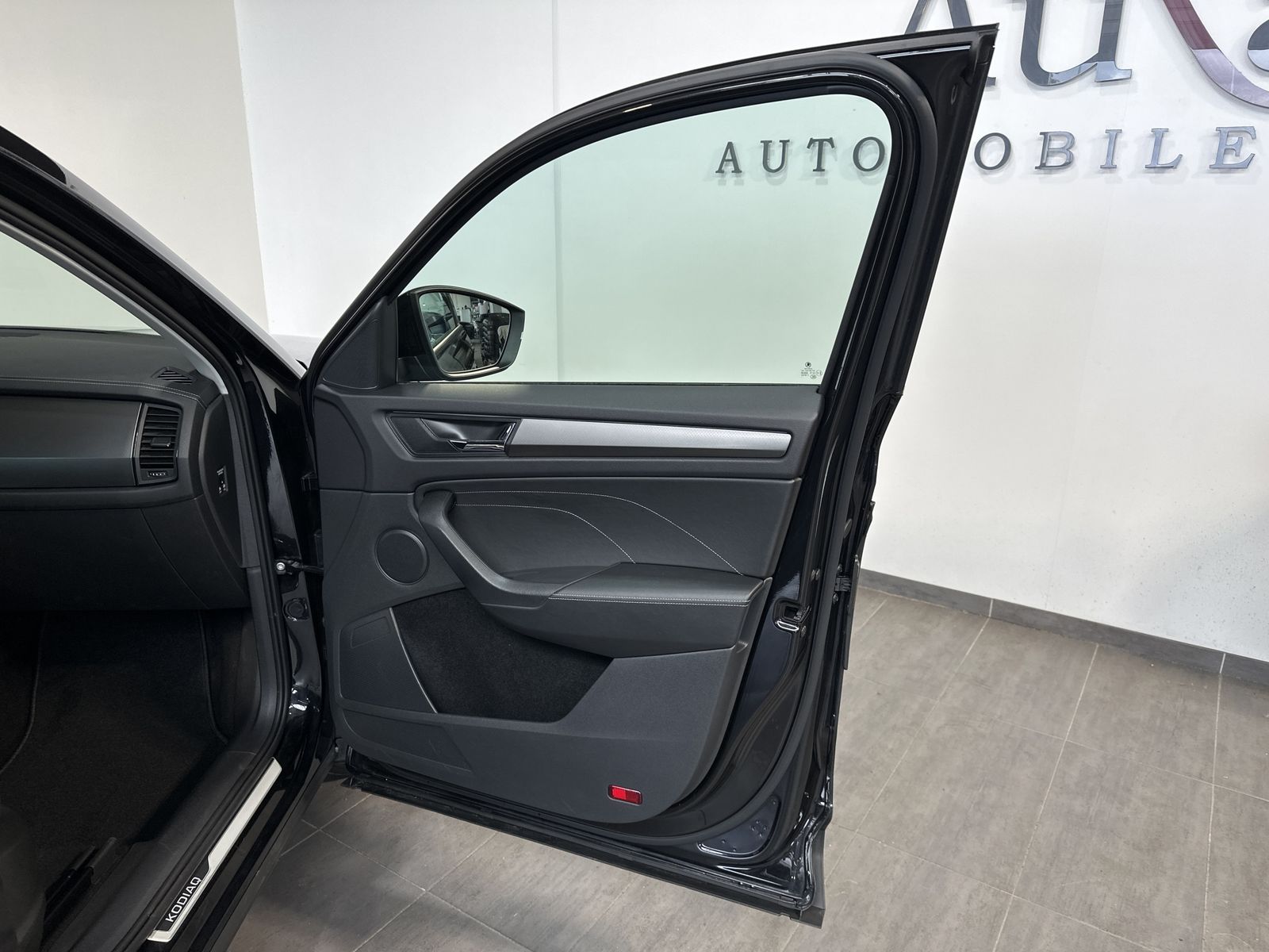 Fahrzeugabbildung SKODA Kodiaq 2.0 TDI DSG Clever NAV+LED+ACC+AHK+SHZ+PP
