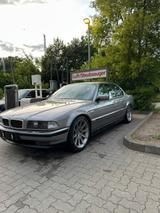BMW E38 750i - BMW 750: E38