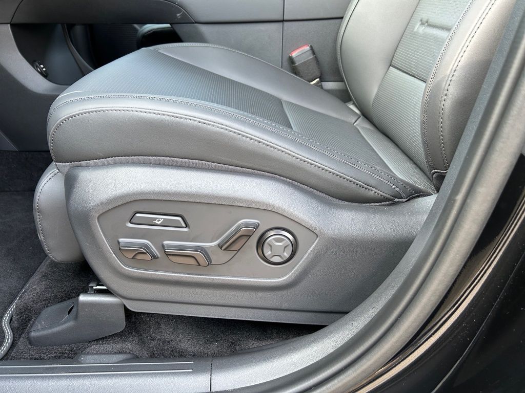 Fahrzeugabbildung Hyundai SANTA FE HEV 5-Sitzer Blackline Glas-Schiebedach